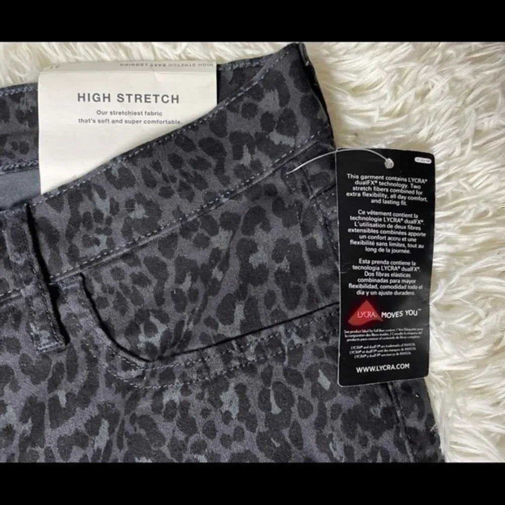 BNWT GAP Black & Gray Leopard Print High Stretch Easy Jegging size 31